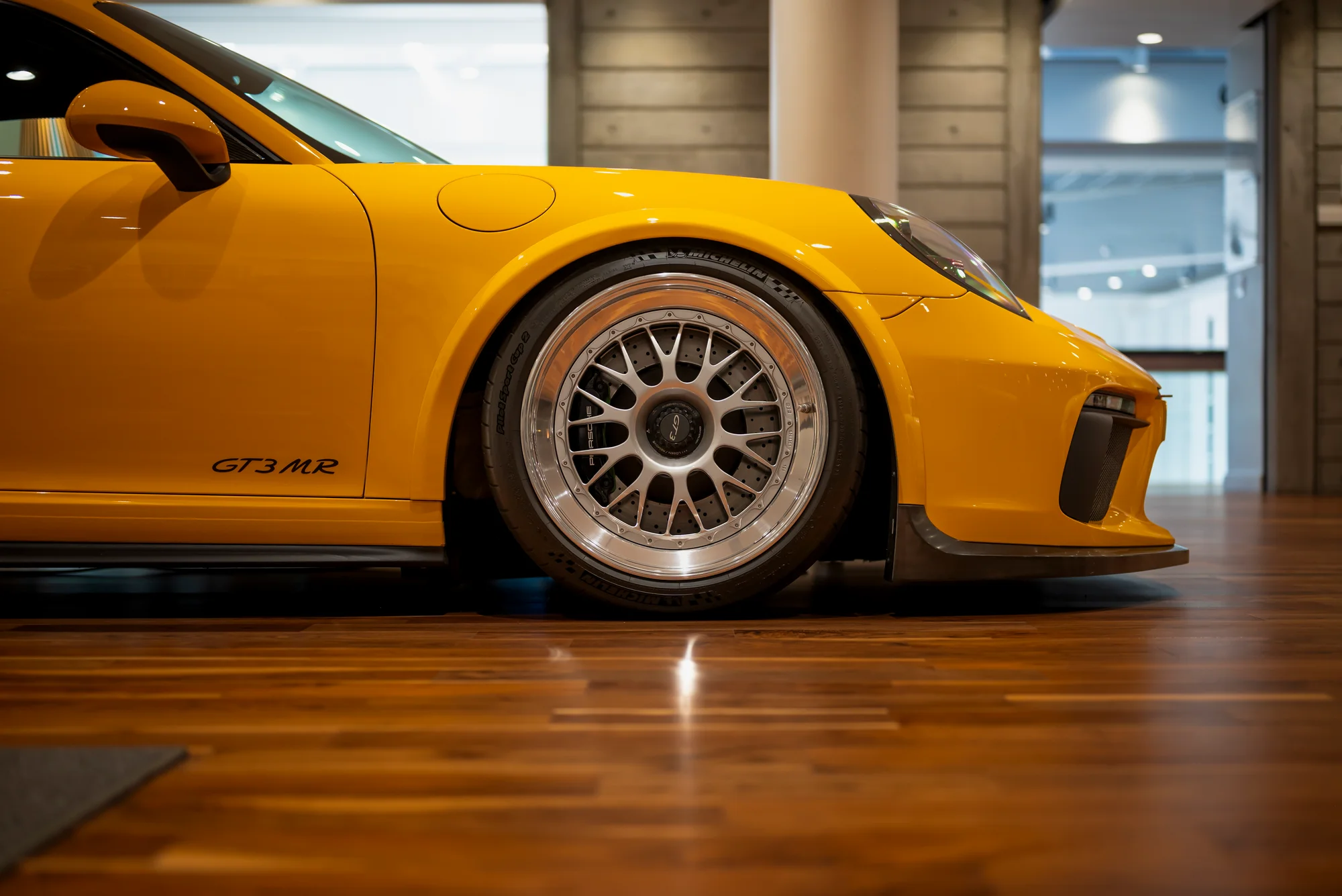 Porsche 911 GT3 MR - image 3