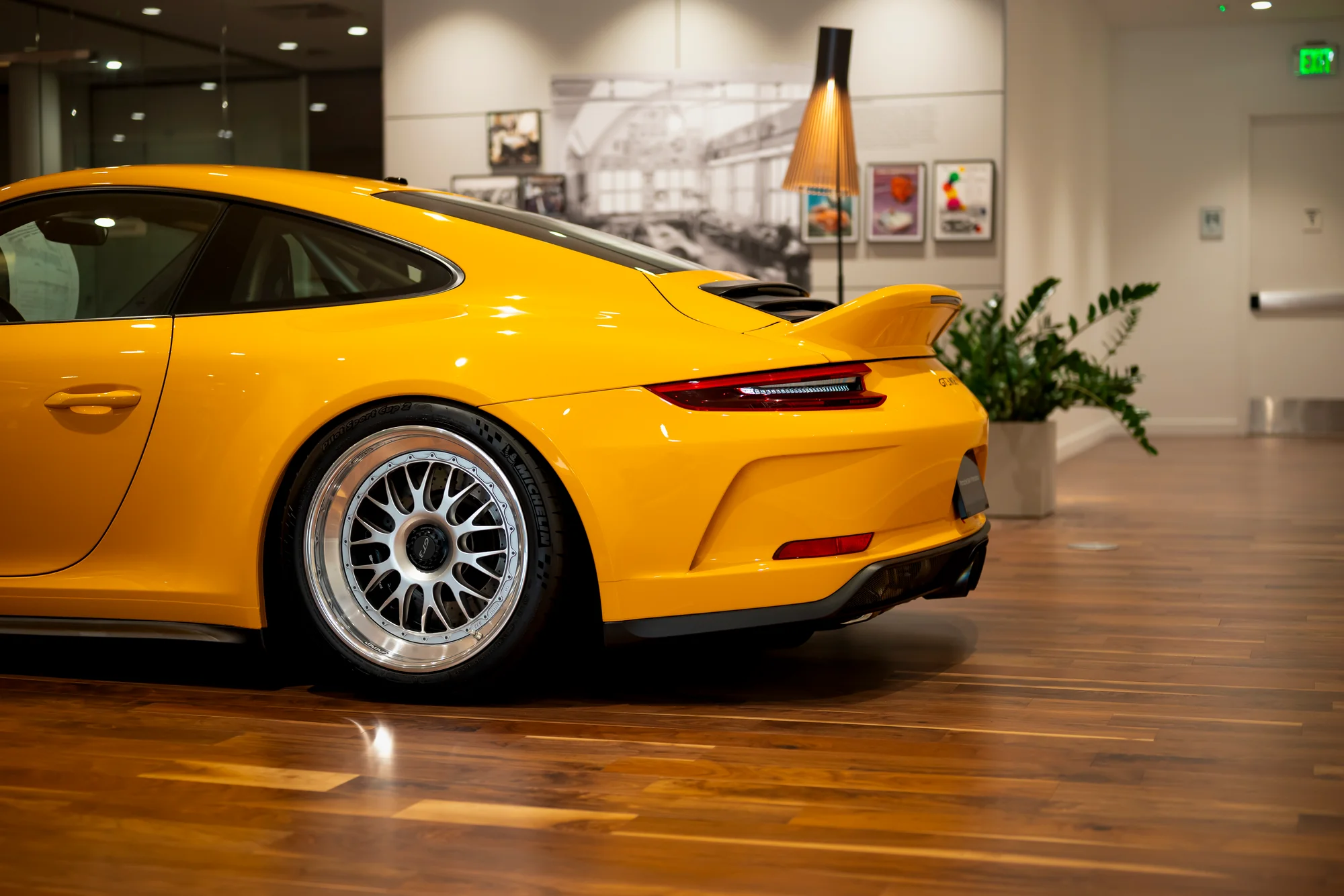 Porsche 911 GT3 MR - image 7