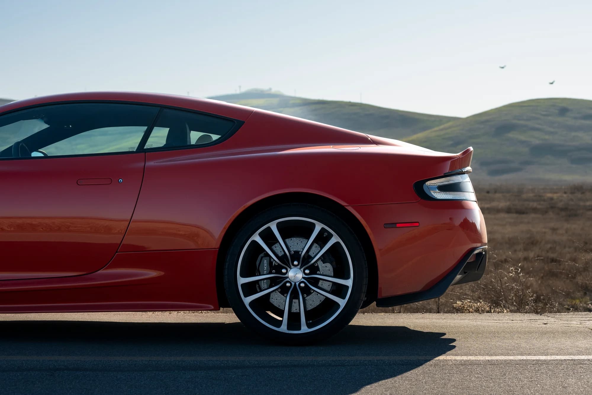 Aston Martin DBS - image 3