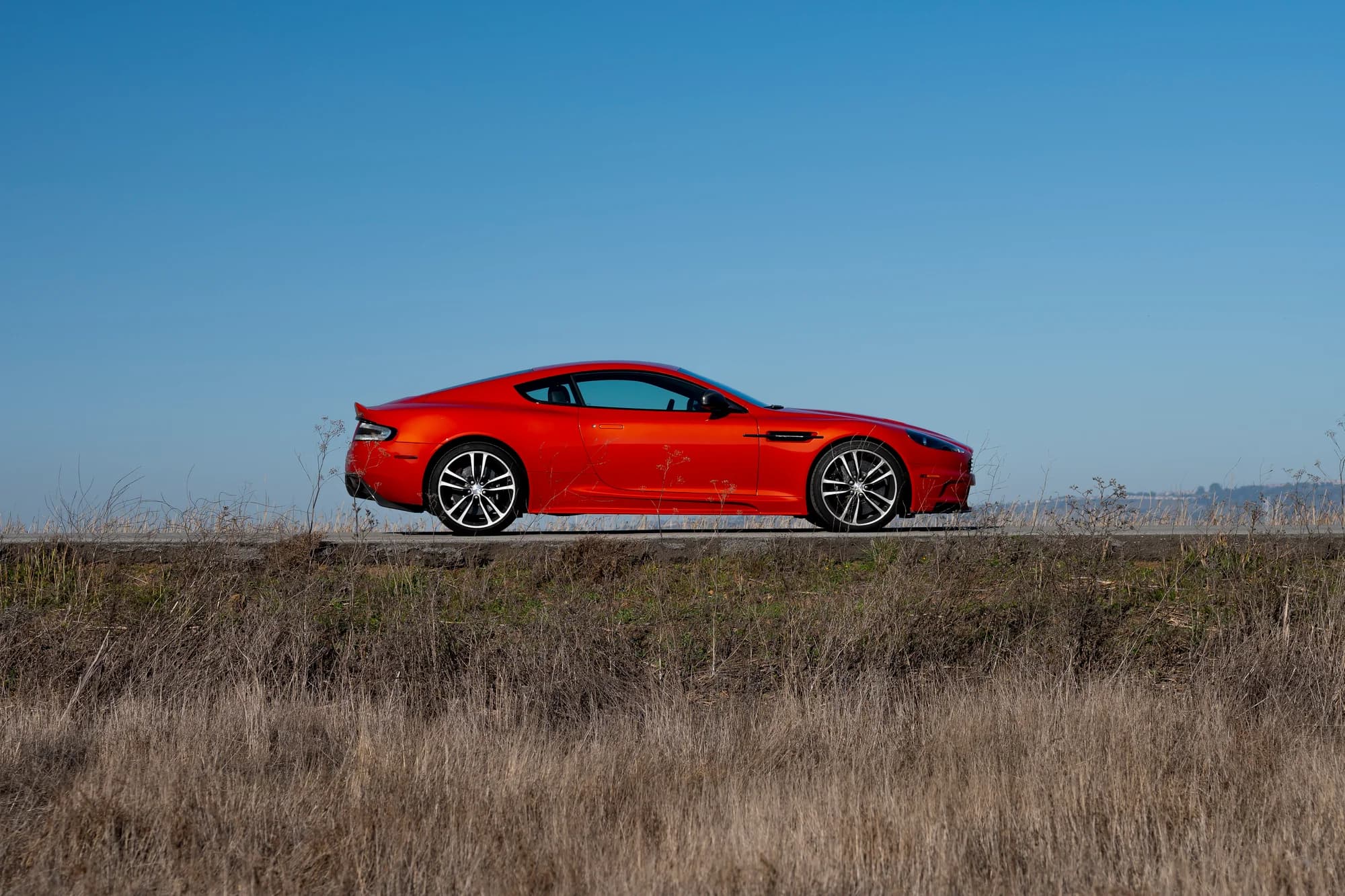 Aston Martin DBS - image 5