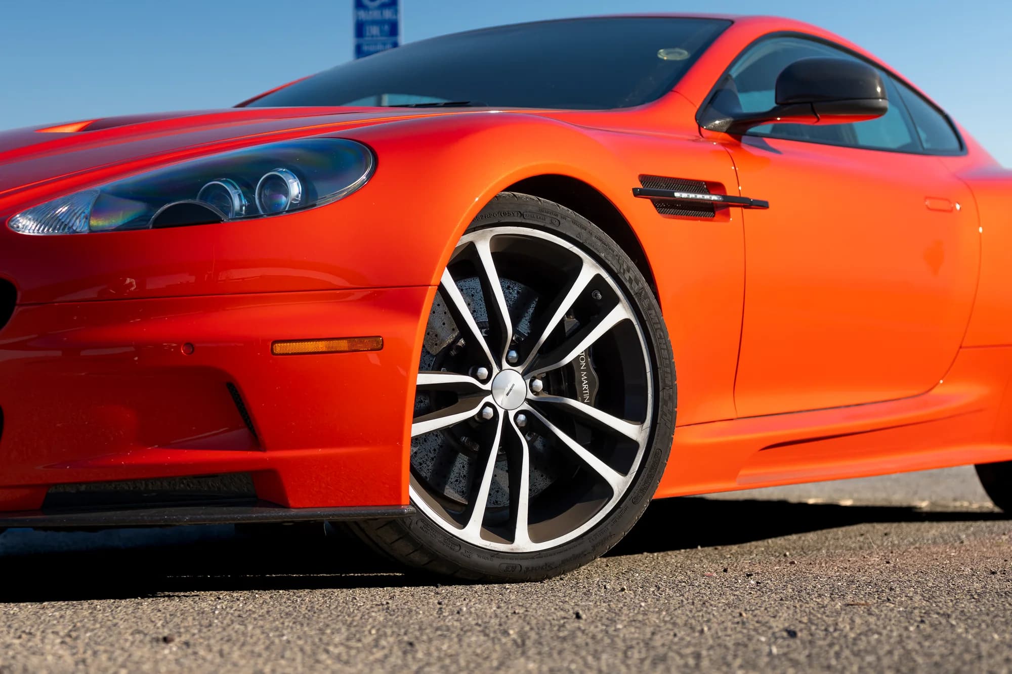 Aston Martin DBS - image 7