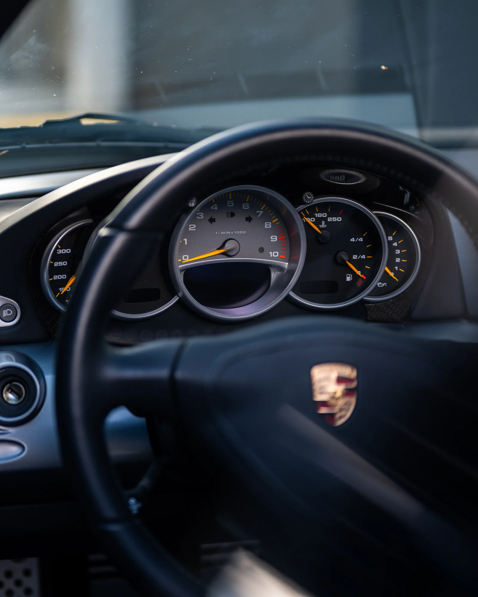 Porsche Carrera GT - image 2