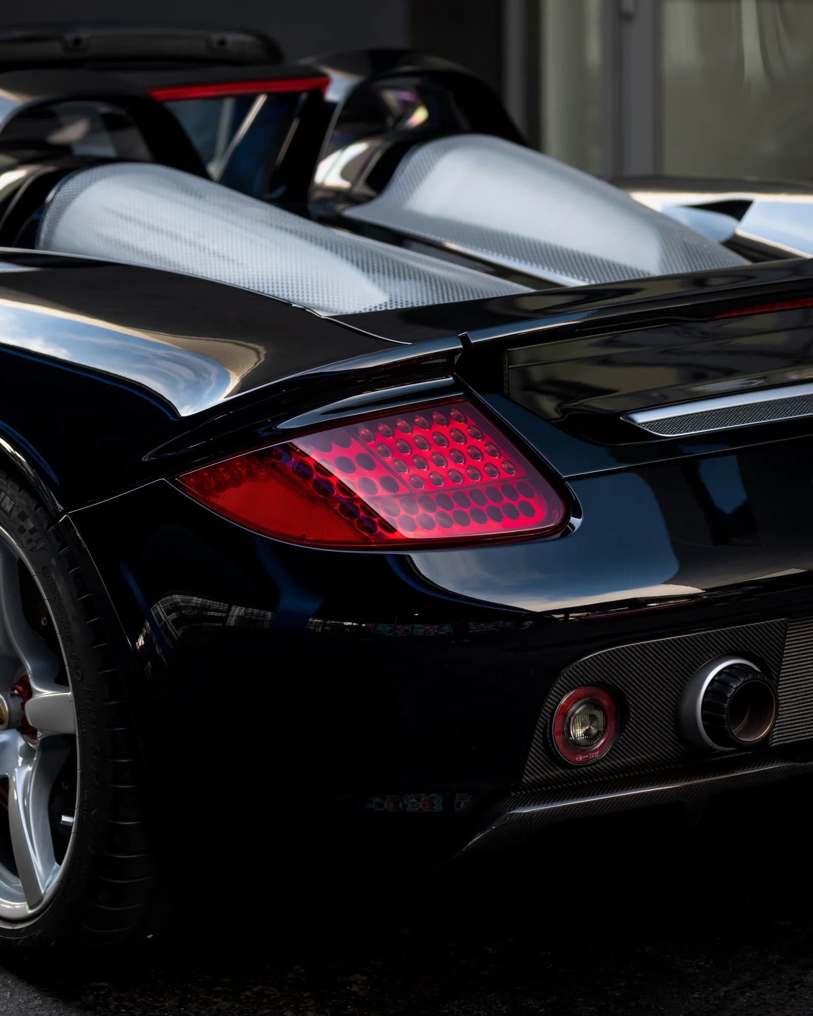 Porsche Carrera GT - image 8