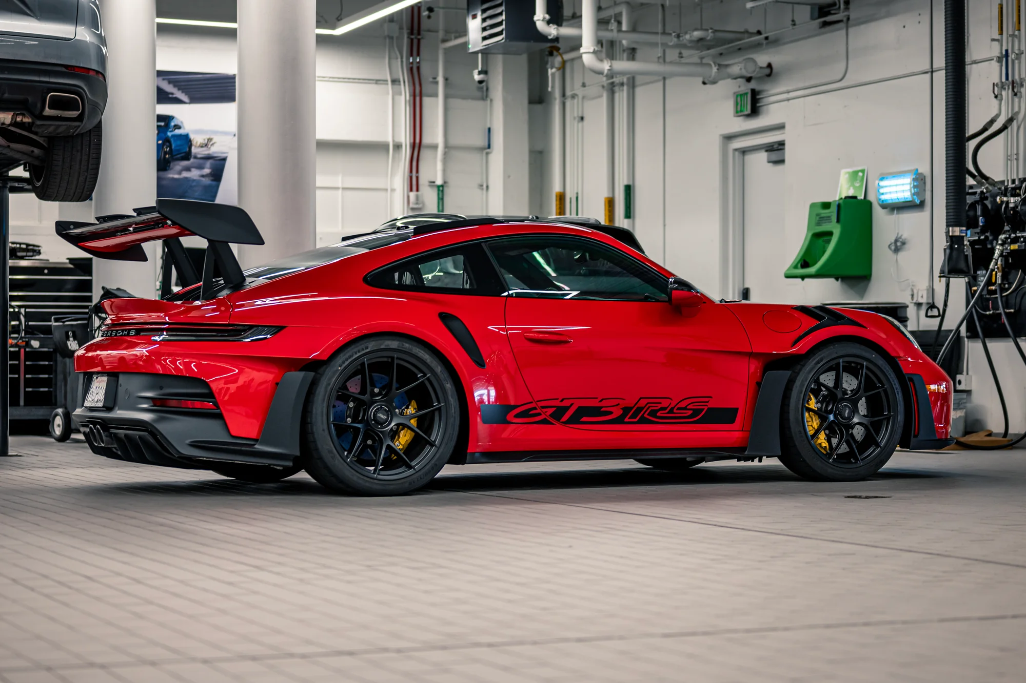 Porsche Selections - image 24