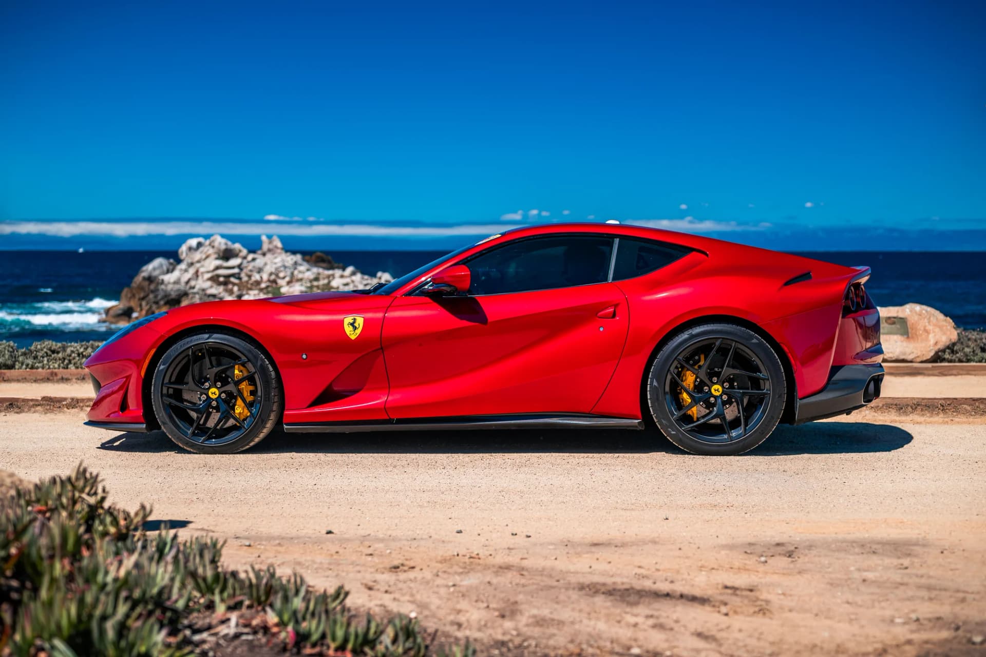 Ferrari 812 - image 1
