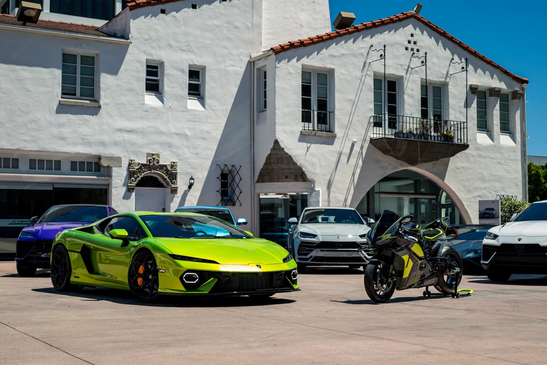Green on green in Beverly Hills - image 1