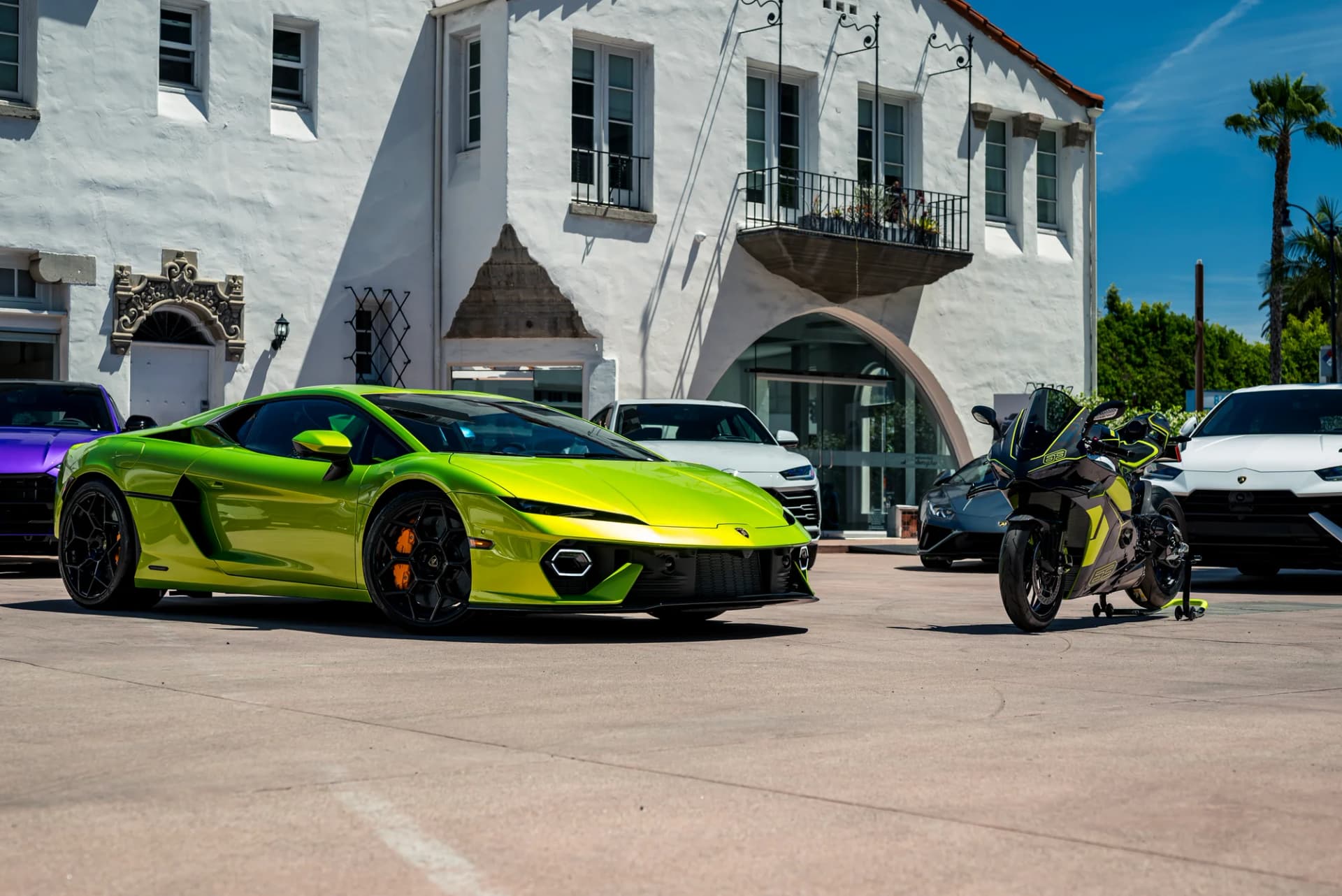 Green on green in Beverly Hills - image 3